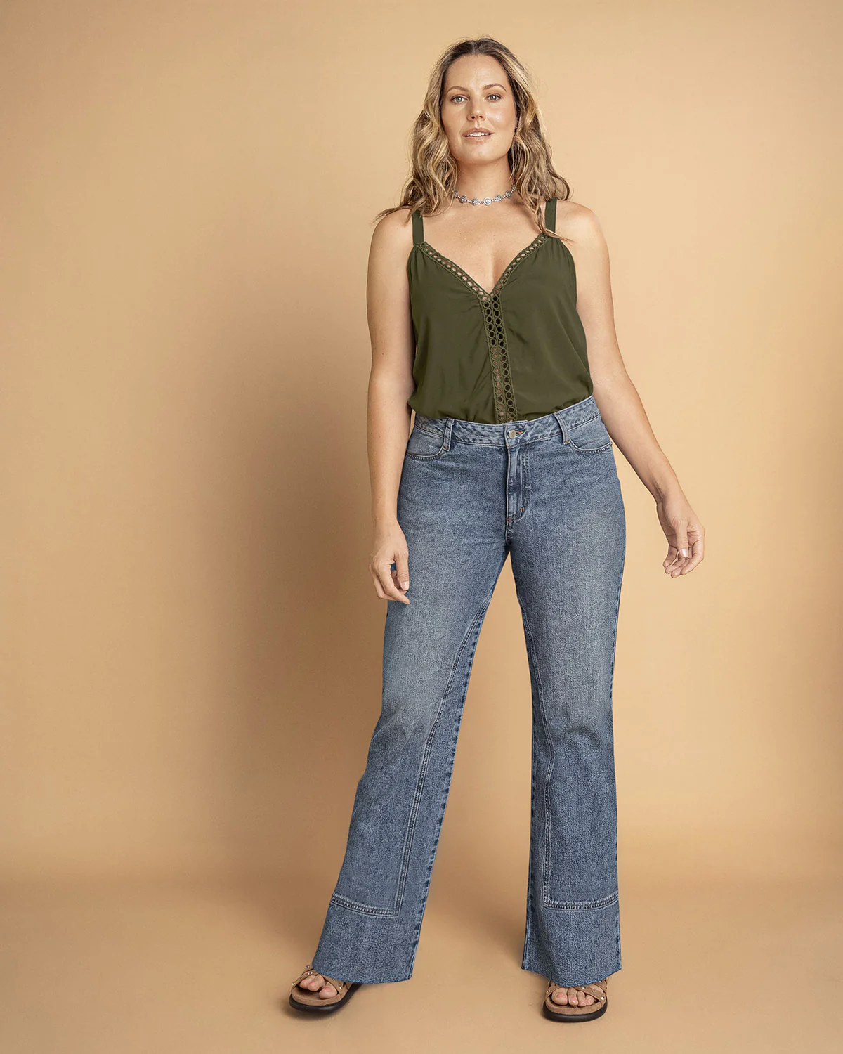 Blusa de tiras con escote en V y detalle de guipur - Image 12