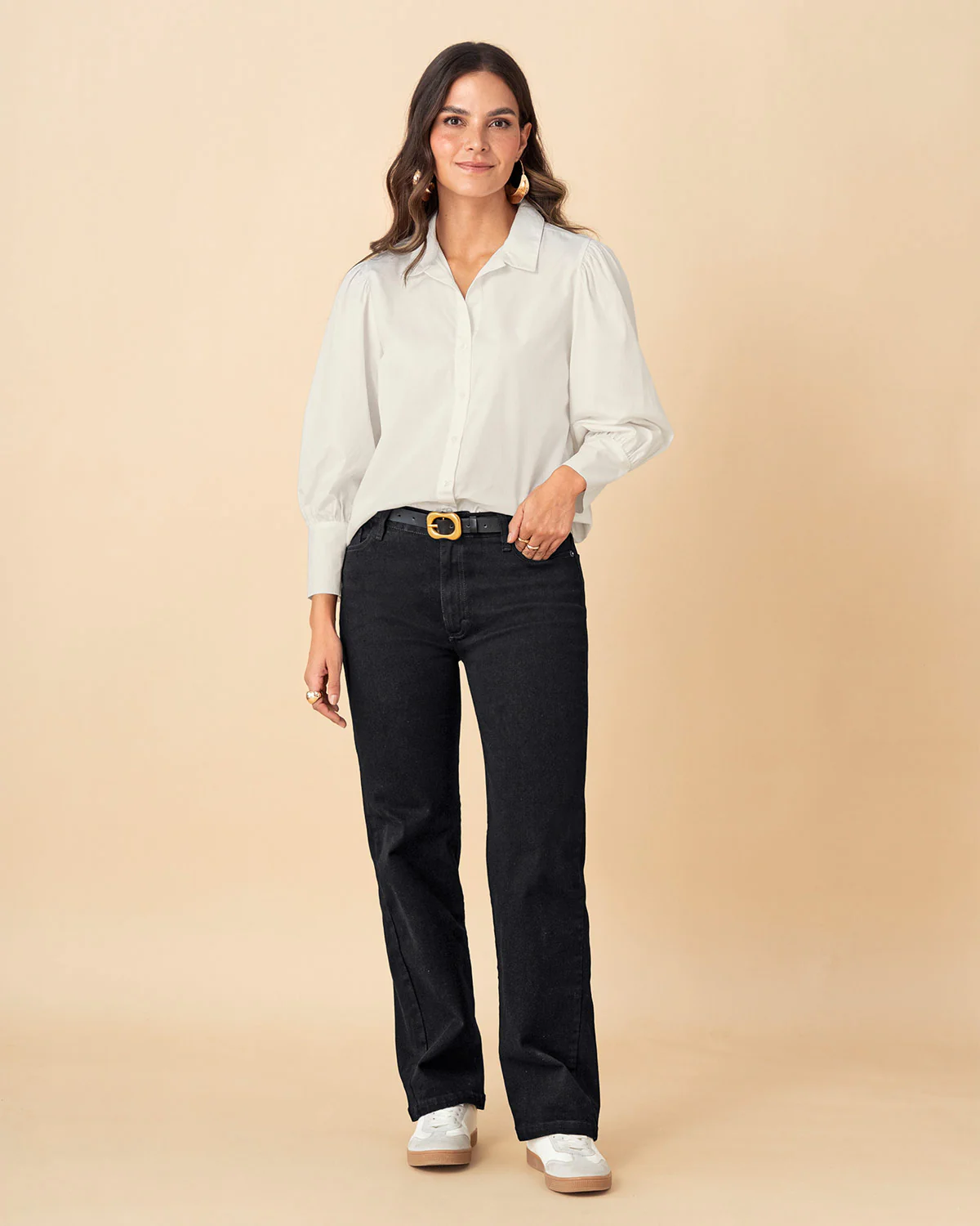 Blusa manga 3/4 con botones funcionales y recogido en hombros - Image 4