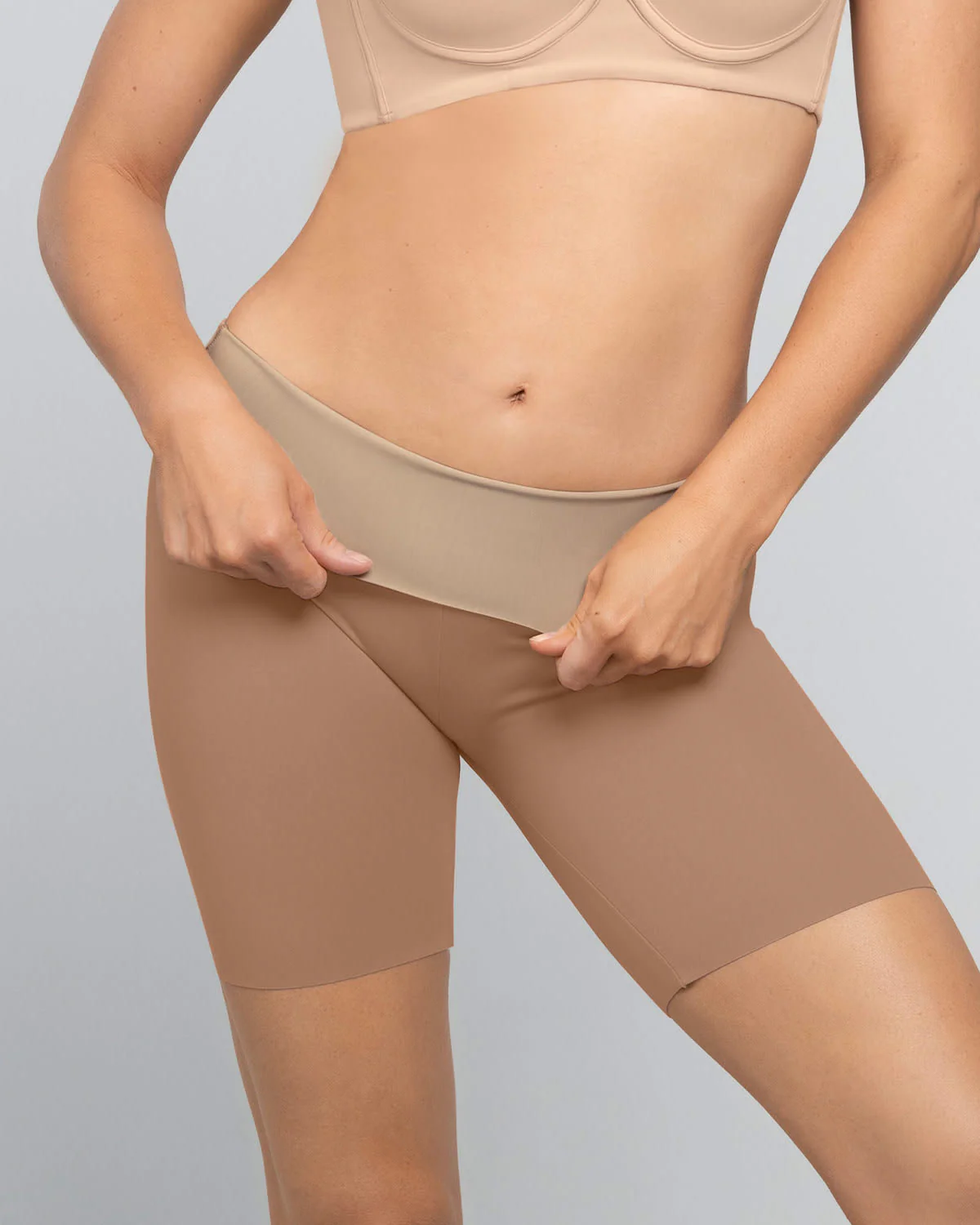 Short de control moderado aspecto invisible con fajón antideslizante - Image 3