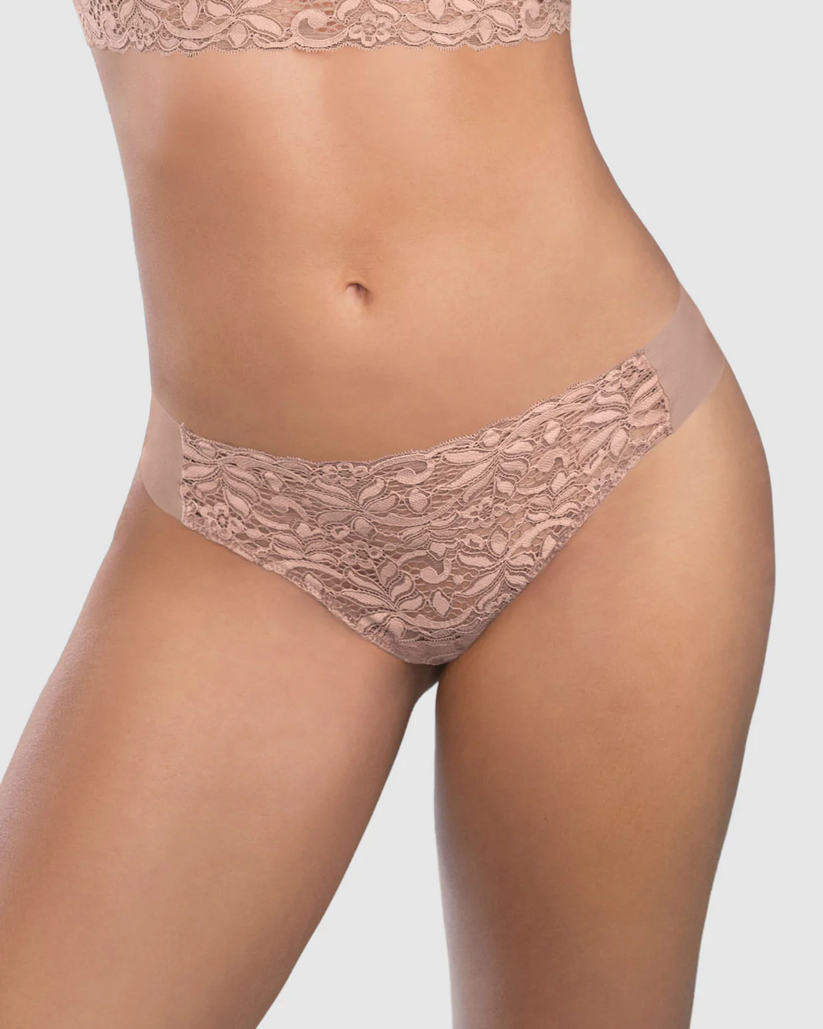 Brasilera con encaje frontal y tela invisible en glúteos - Image 11