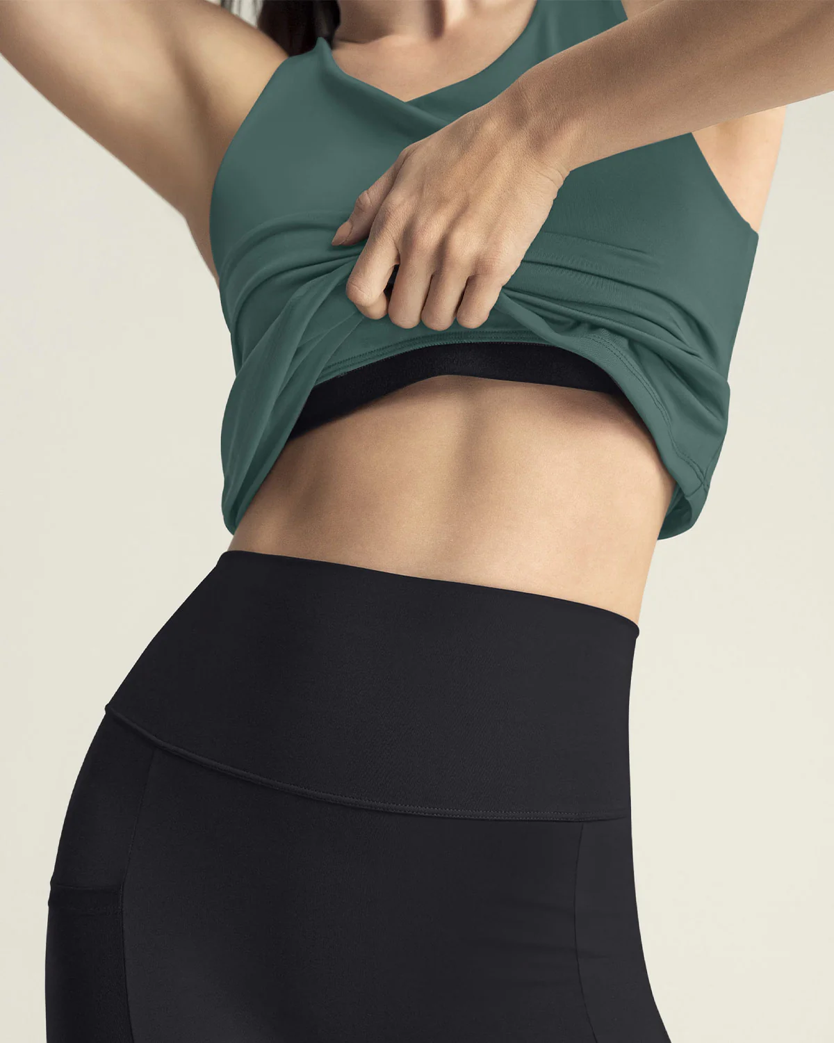 Camiseta deportiva con top interno de buen ajuste - Image 4