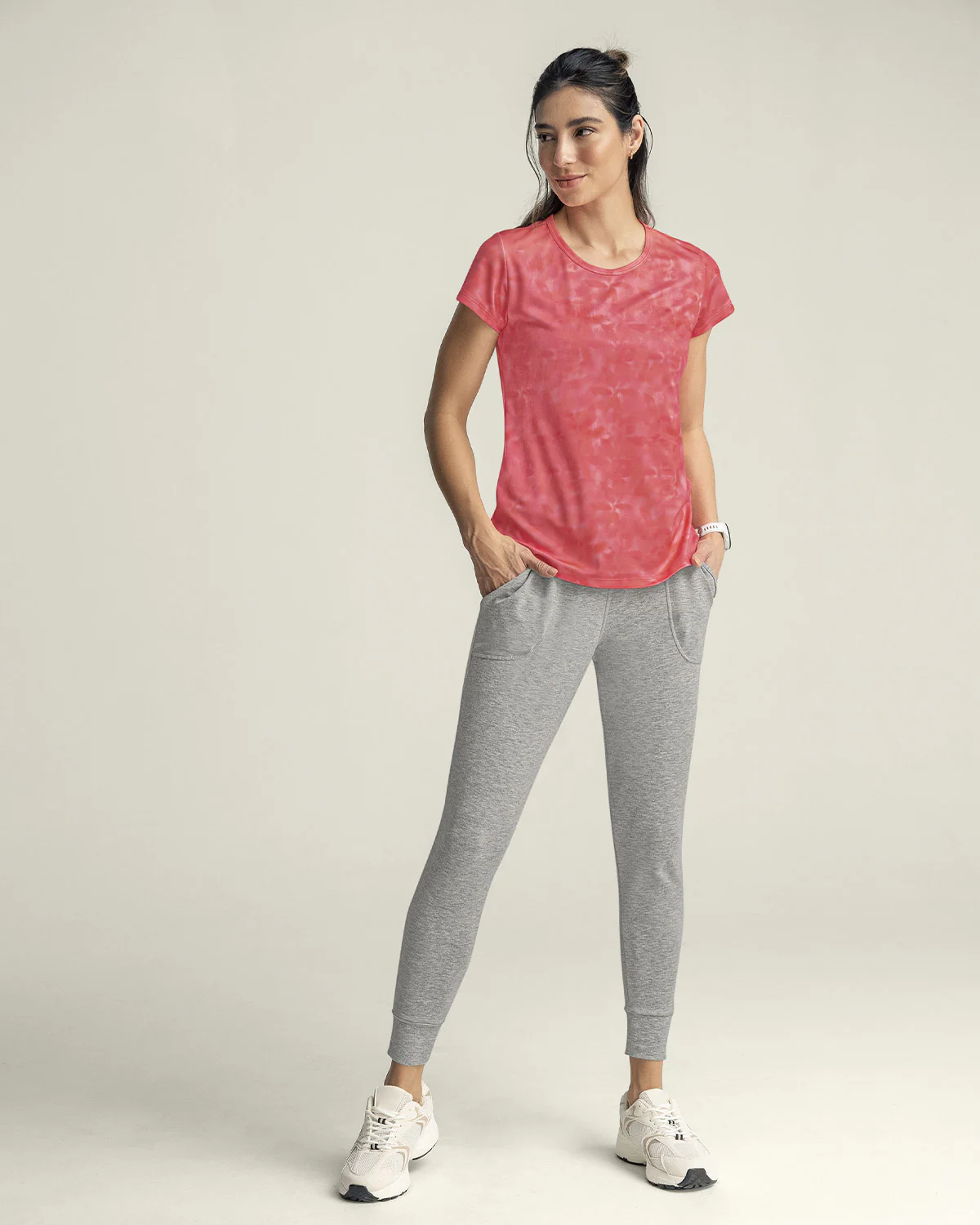 Camiseta deportiva de secado rápido y silueta semiajustada - Image 4