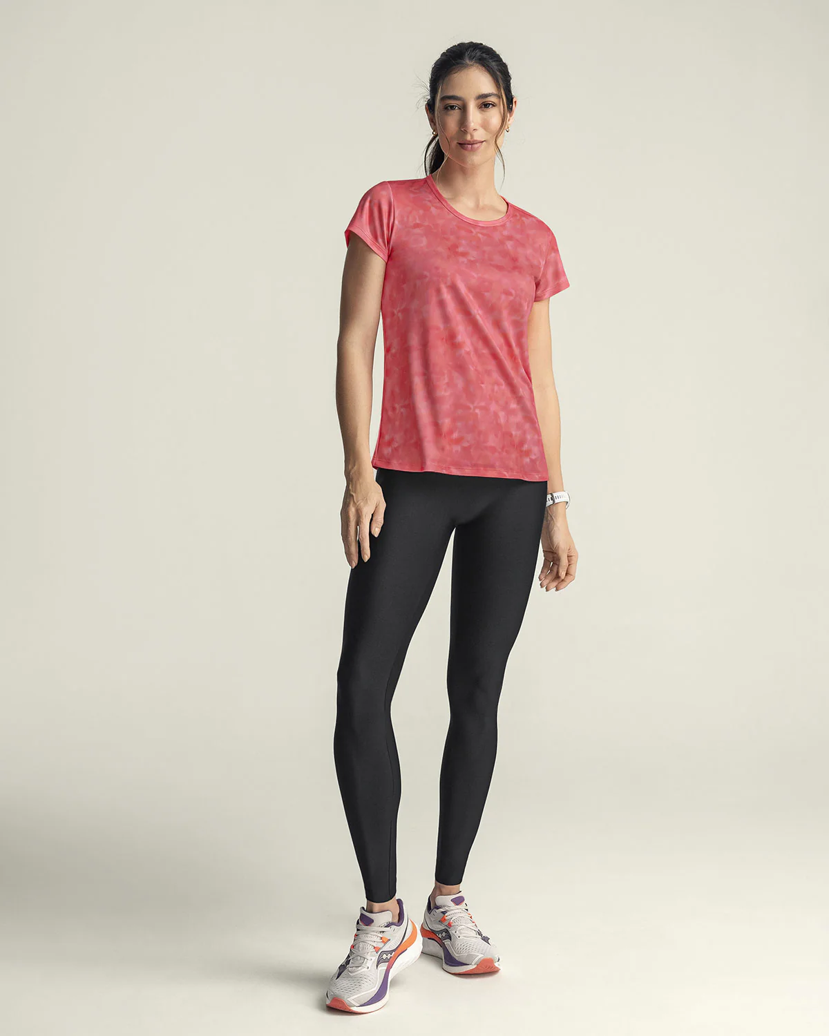 Camiseta deportiva de secado rápido y silueta semiajustada - Image 5