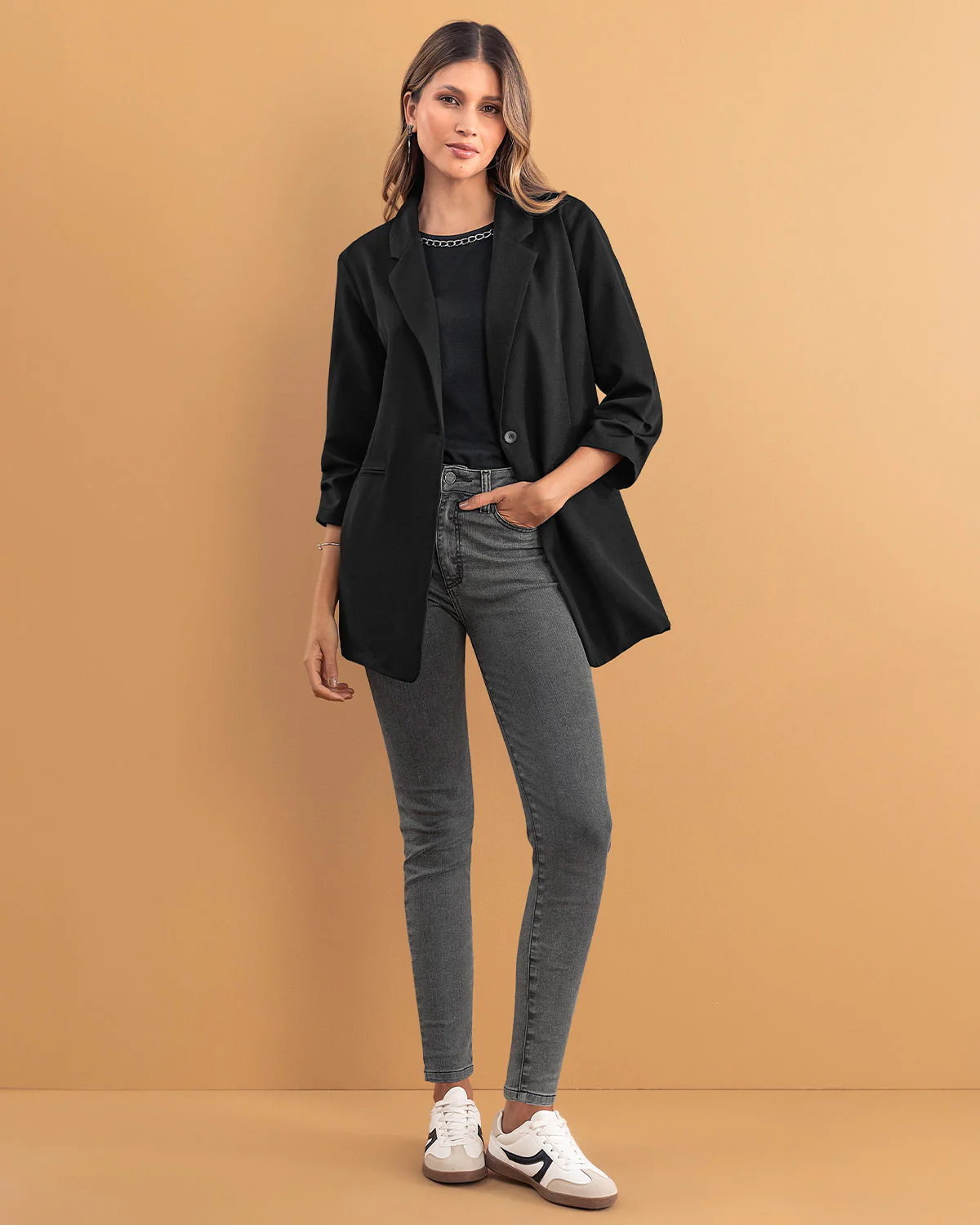 Camiseta manga corta con detalle de cadena en cuello - Image 5