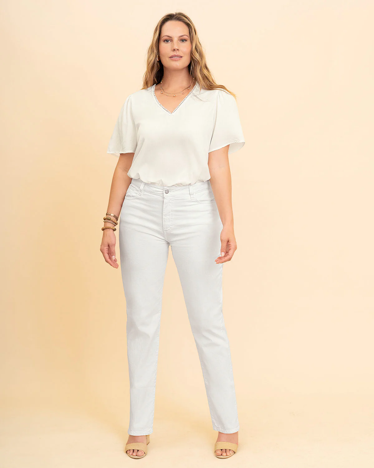 Camiseta manga corta de cuello en V con detalle en borde - Image 3