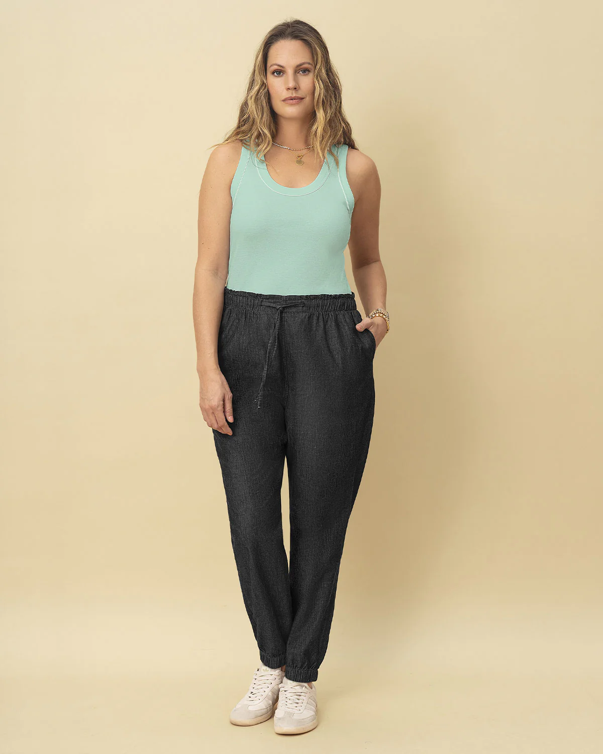 Camiseta manga sisa con detalle en contraste - Image 11