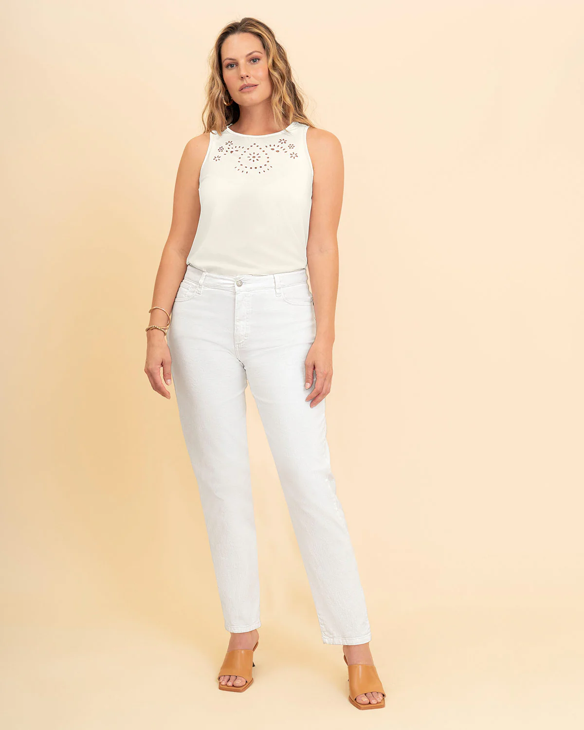 Camiseta manga sisa con detalle en corte láser - Image 3