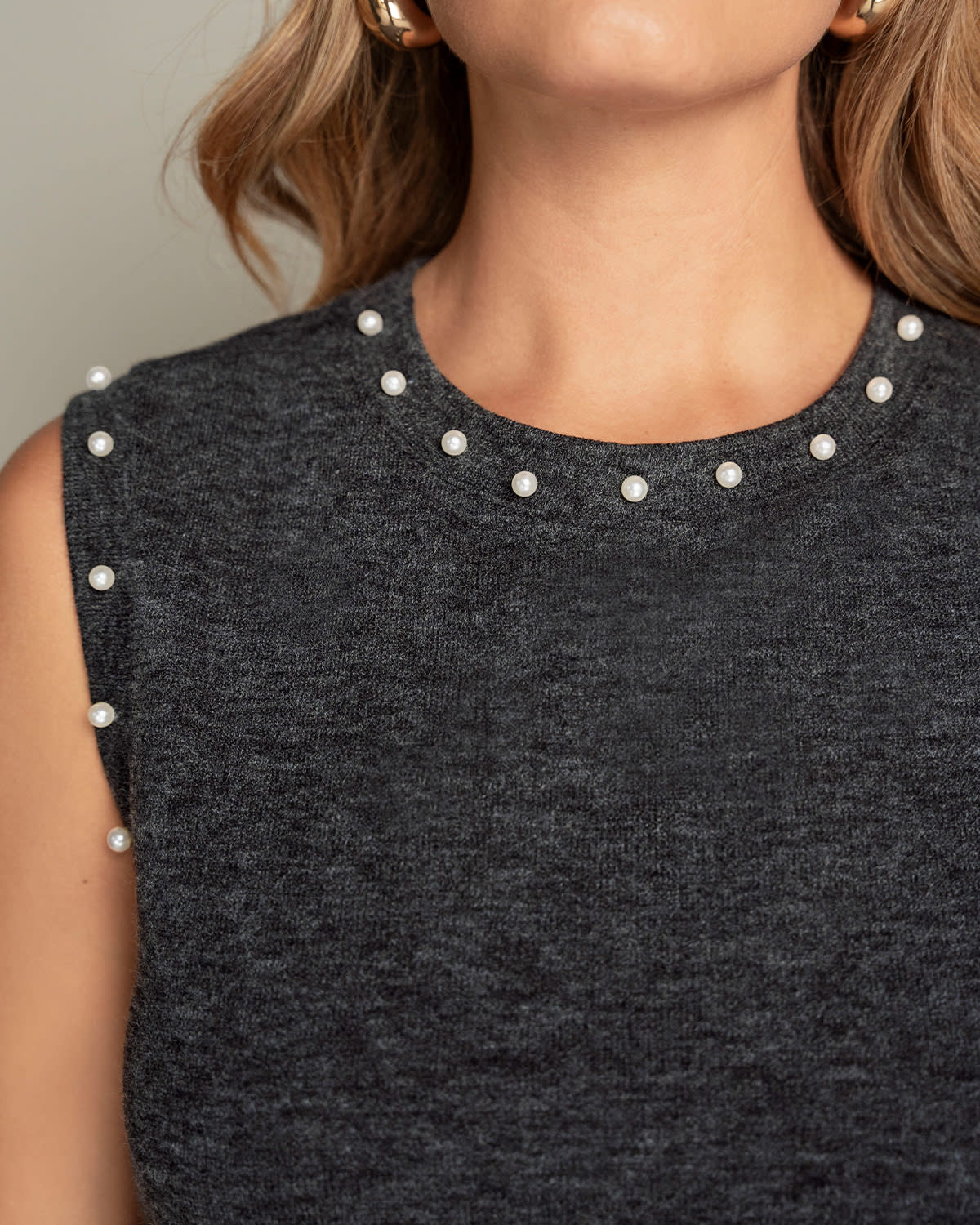 Camiseta manga sisa con perlas decorativas - Image 4