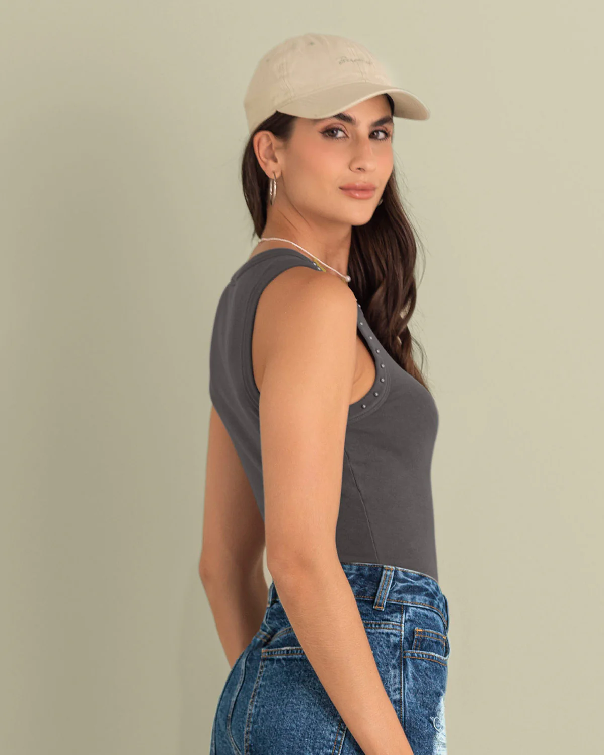 Camiseta manga sisa con taches en cuello y sisa - Image 6