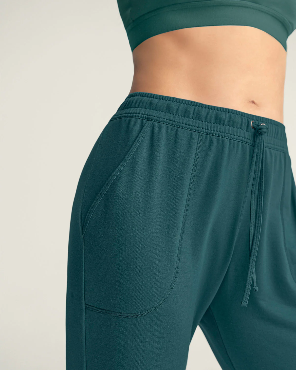 Jogger deportivo de silueta amplia con bolsillos - Image 4