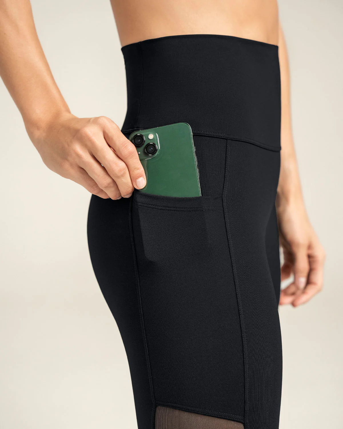 Legging deportivo con bolsillo lateral y detalles en tul - Image 4