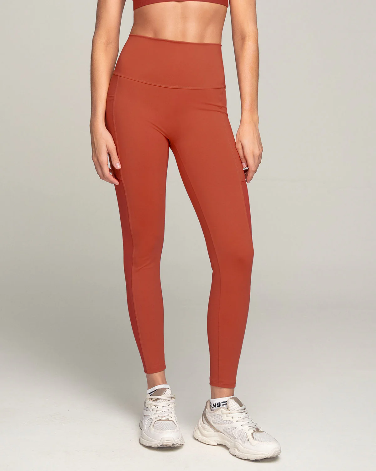 Legging deportivo con bolsillo lateral y detalles en tul - Image 6