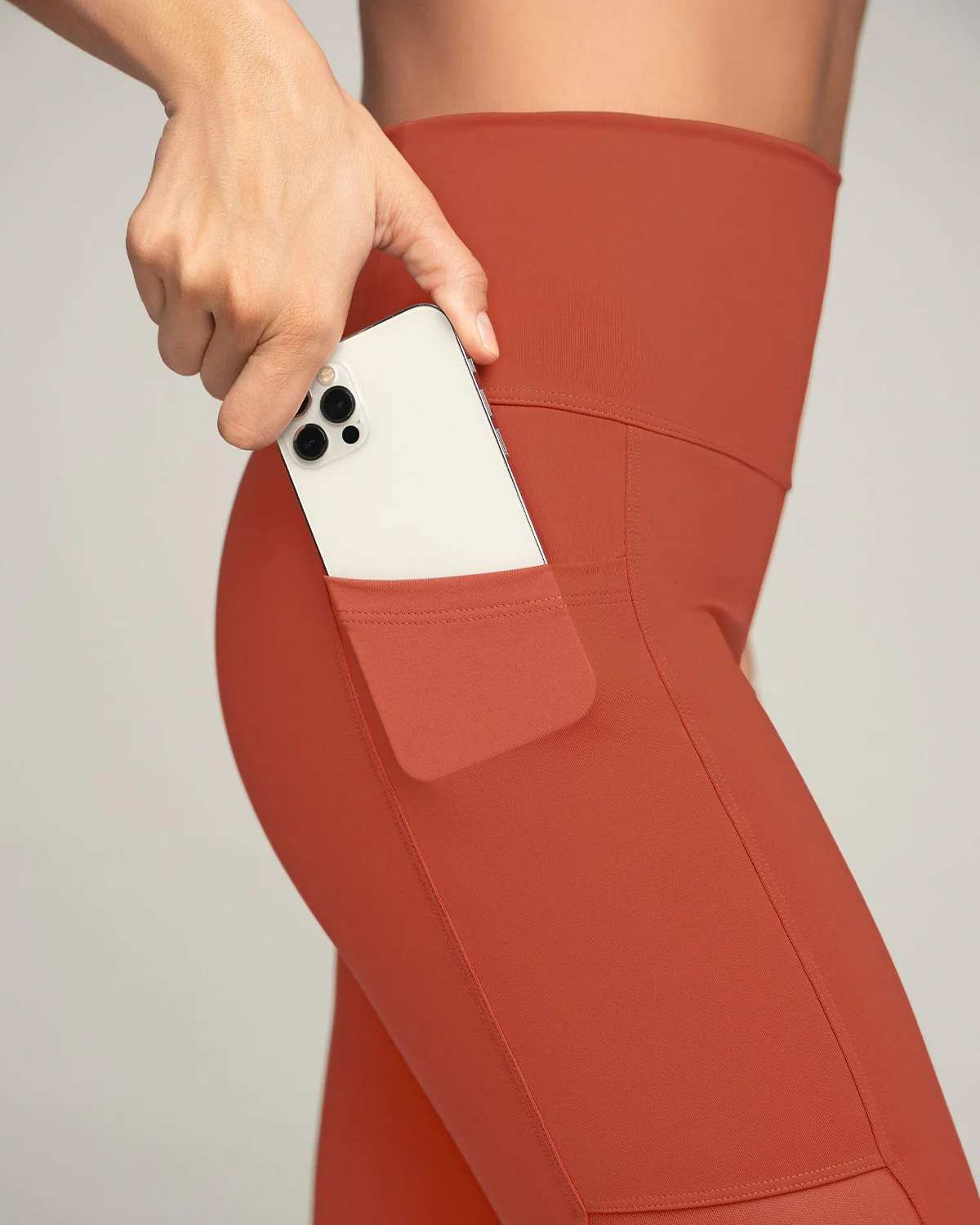 Legging deportivo con bolsillo lateral y detalles en tul - Image 9