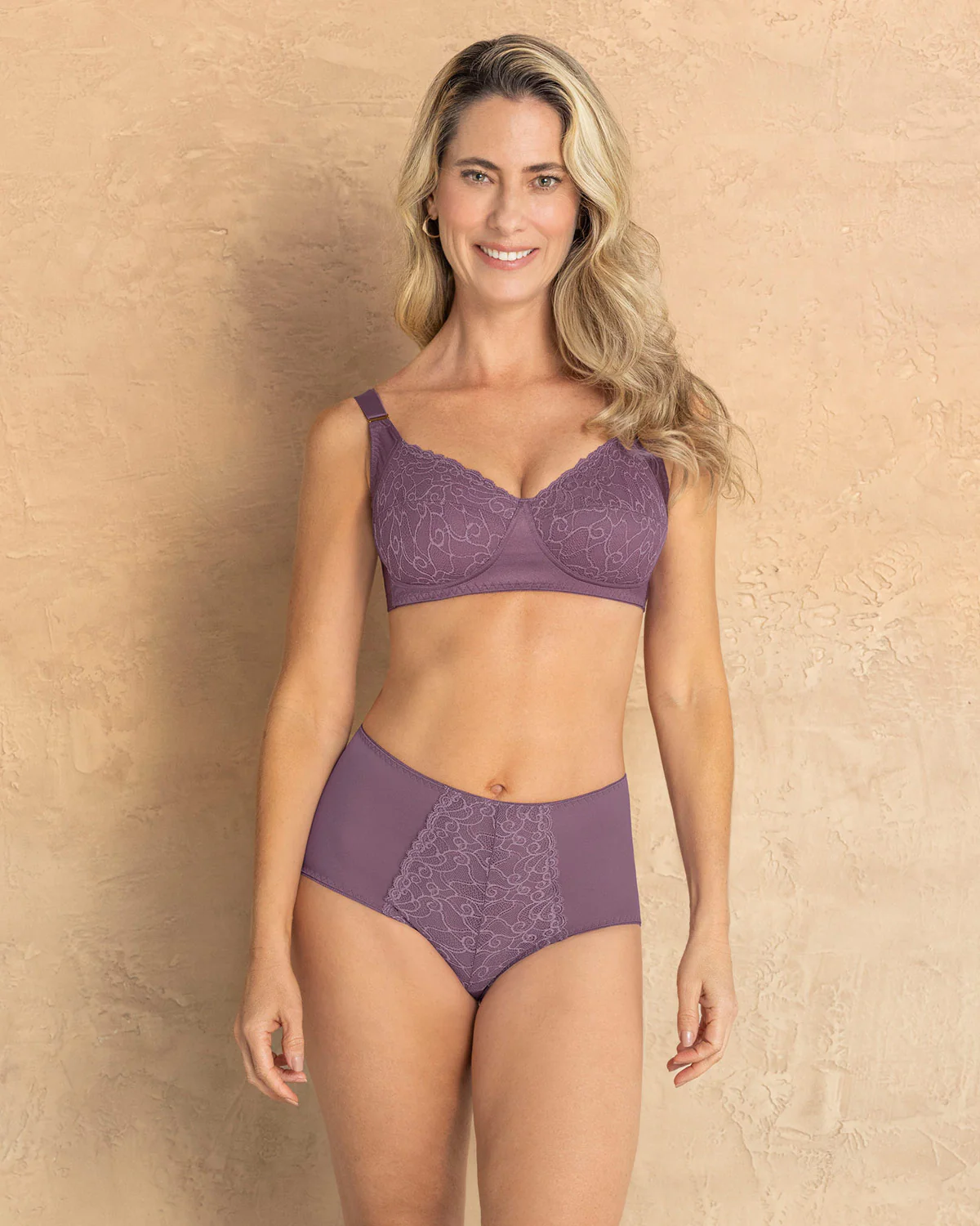 Panty clásico de control suave con toques de encaje en abdomen - Image 11