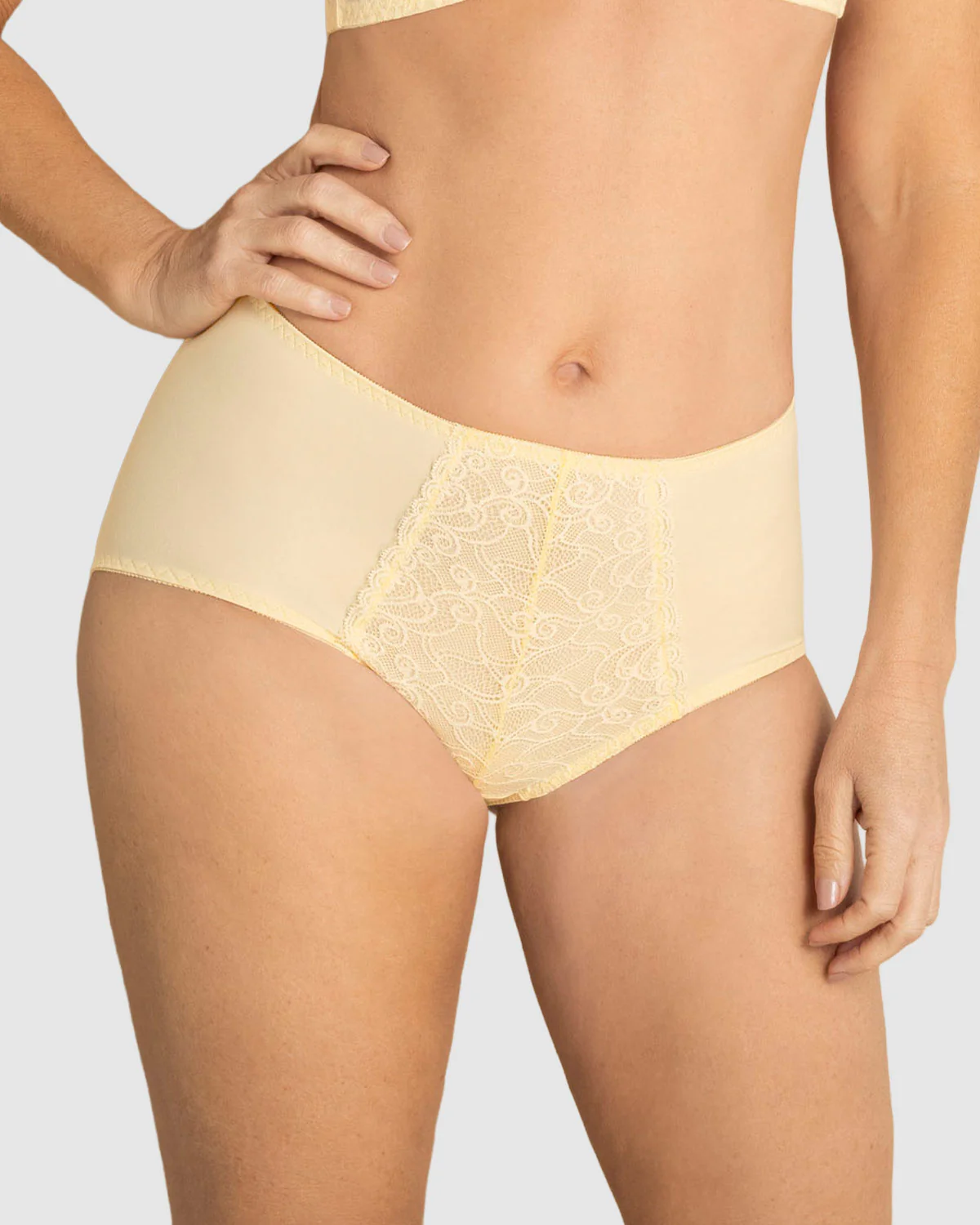 Panty clásico de control suave con toques de encaje en abdomen - Image 13