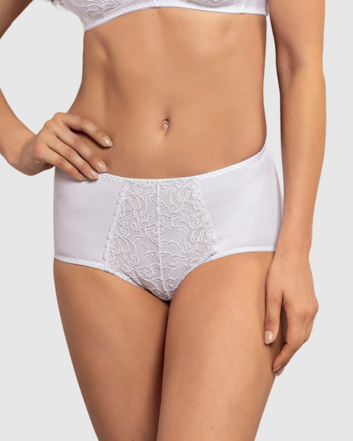 Panty clásico de control suave con toques de encaje en abdomen - Image 5