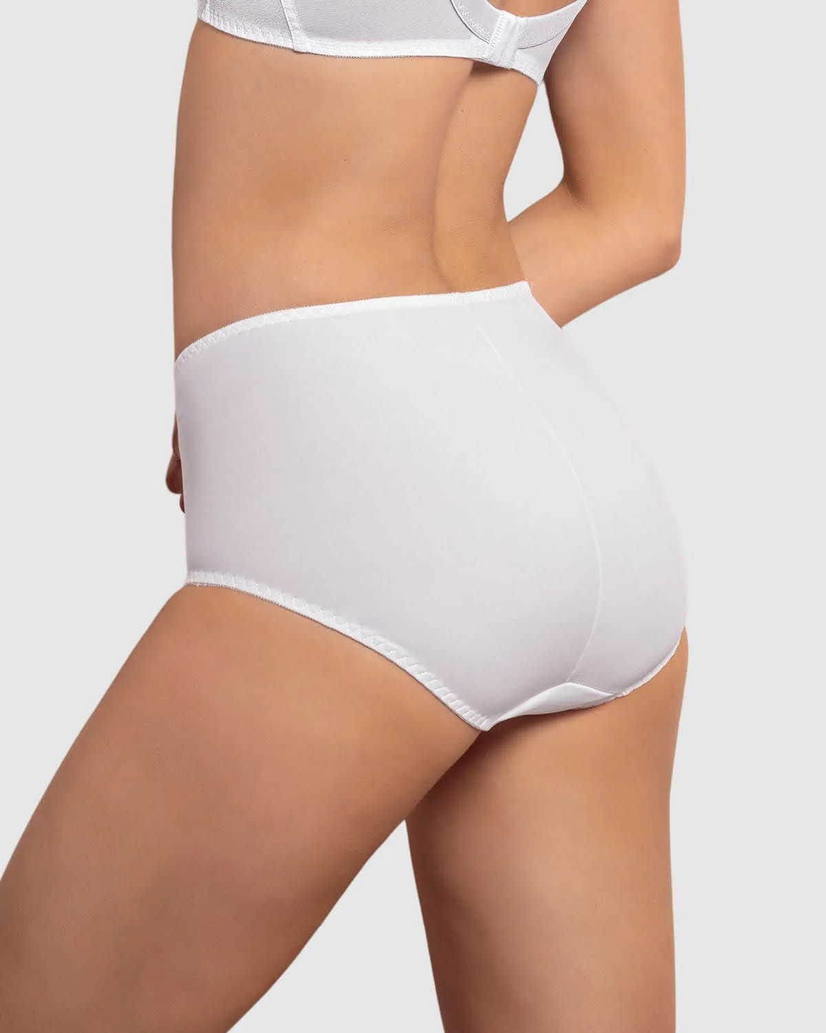 Panty clásico de control suave con toques de encaje en abdomen - Image 6