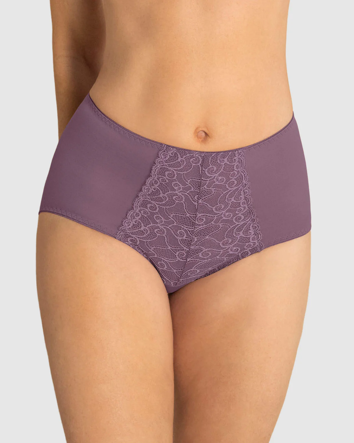 Panty clásico de control suave con toques de encaje en abdomen - Image 9