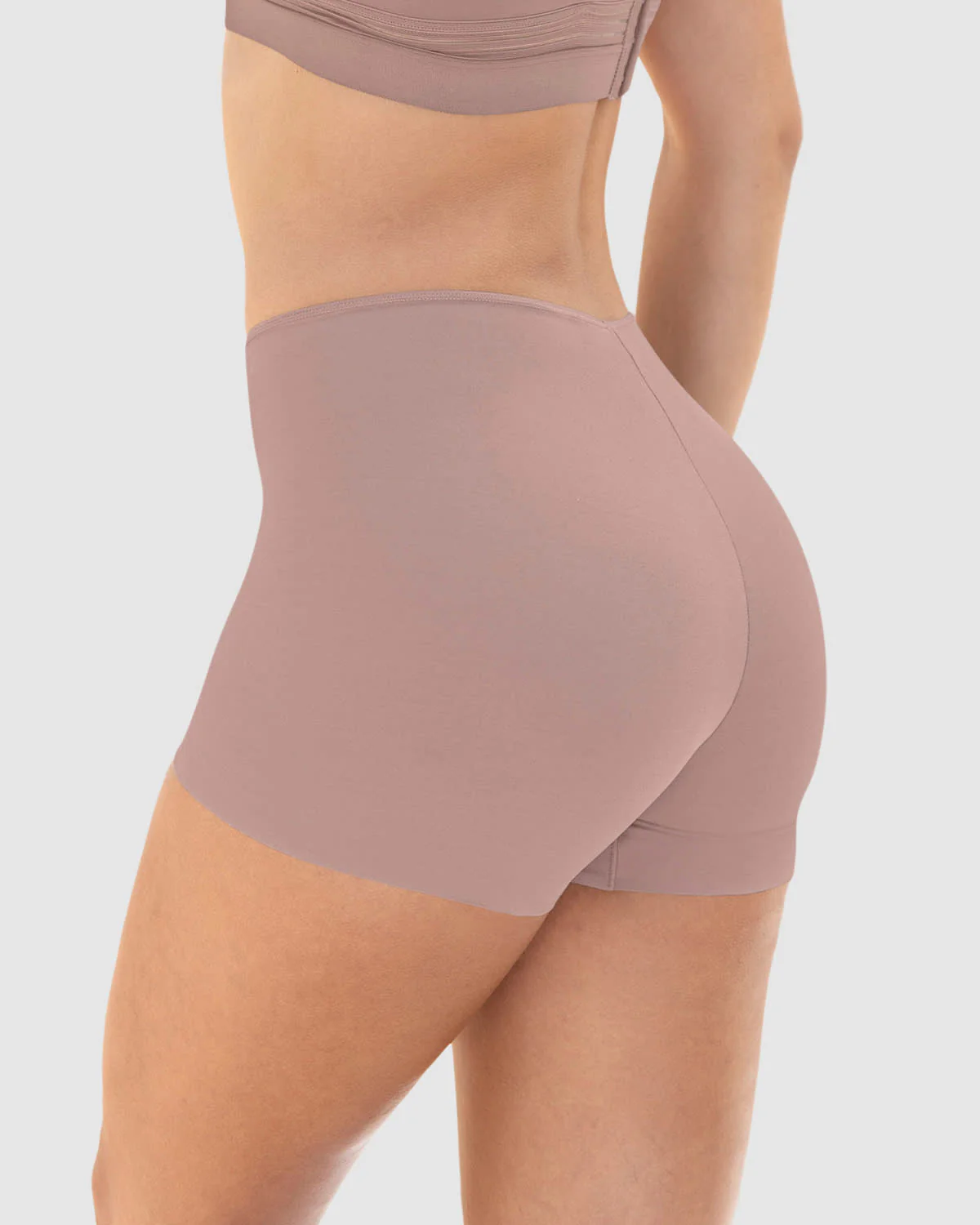 Panty tipo bóxer efecto invisible en piernas - Image 17