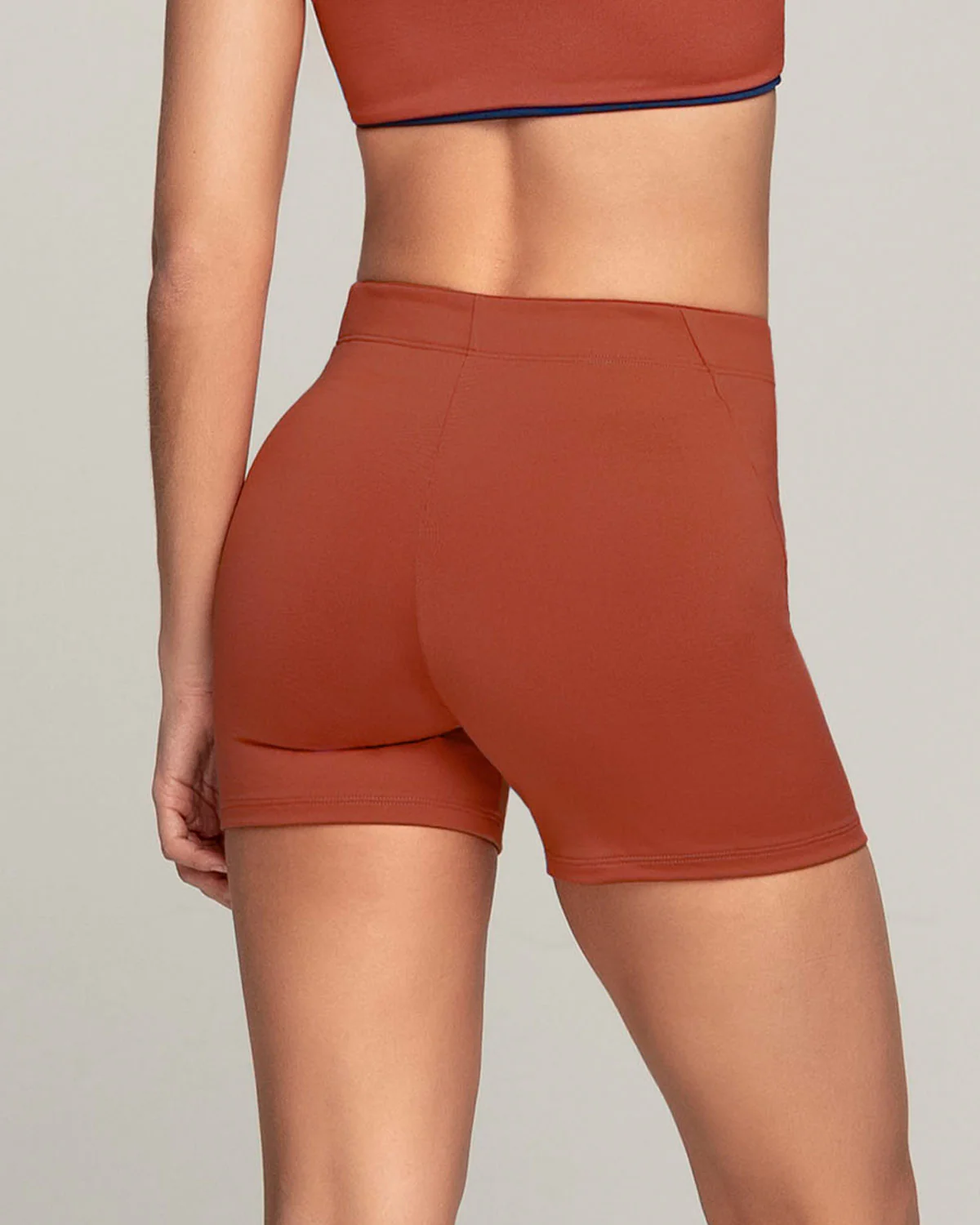 Short corto deportivo ajustado y ligero - Image 13