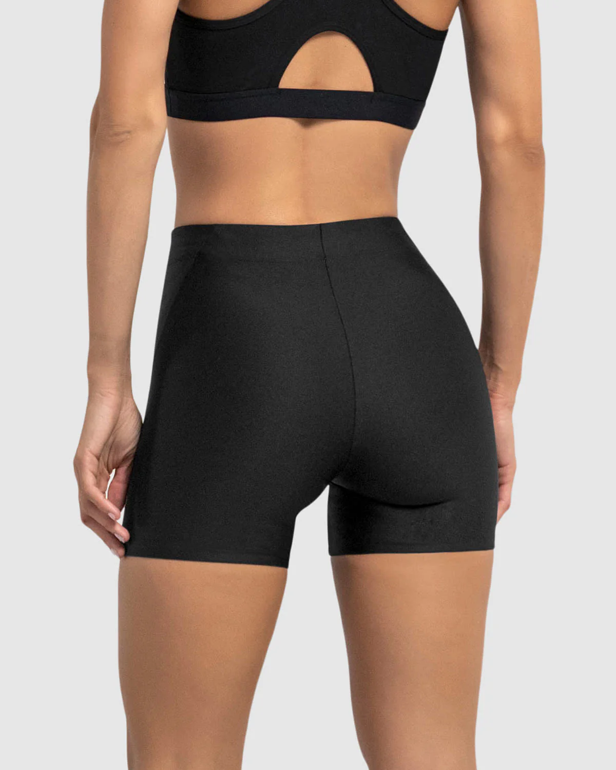 Short corto deportivo ajustado y ligero - Image 8