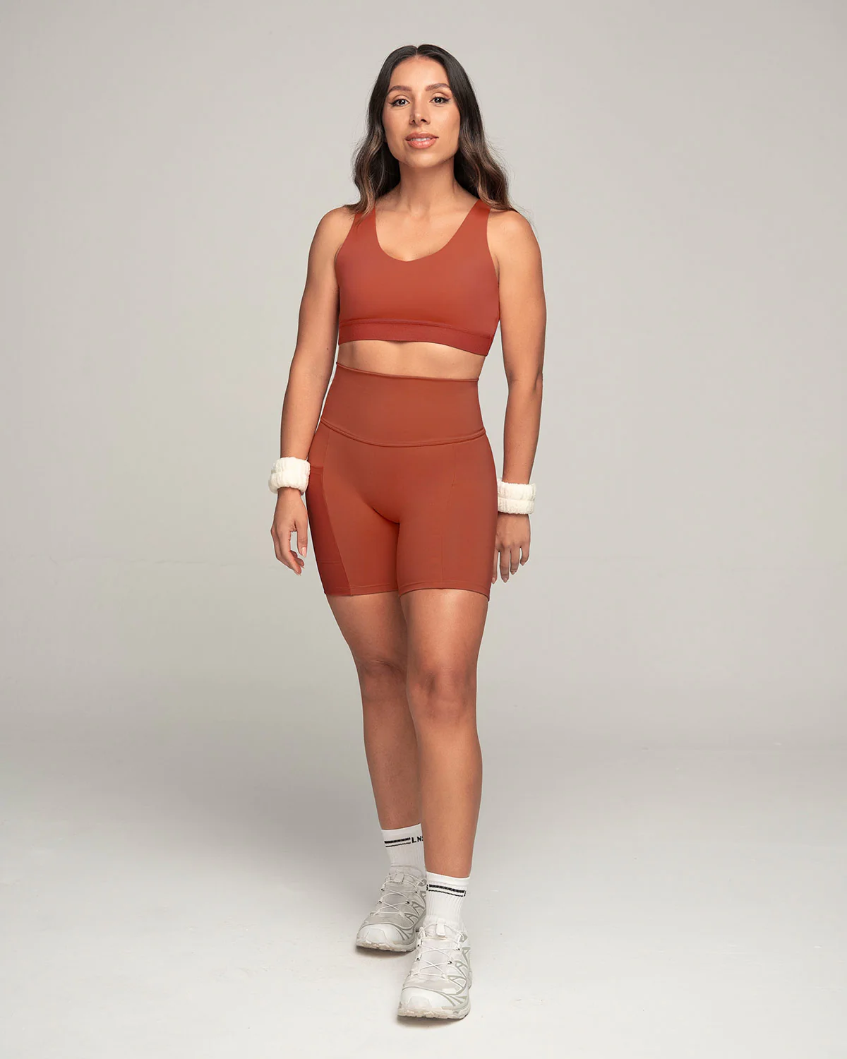 Top deportivo espalda atlética con detalles en tul - Image 10